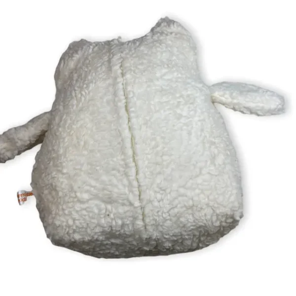 Kuscheltier Schneeeule, groß in heller Cremefarbe. Das Kuscheltier besteht aus Plüschstoff und ist 24 cm groß. Auf der abgebildeten Rückseite ist der Zipp sichtbar. Durch den geöffneten Zipp ist das Innenkissen zu entnehmen. Somit können Innenkissen und Überzug separat gewaschen werden.