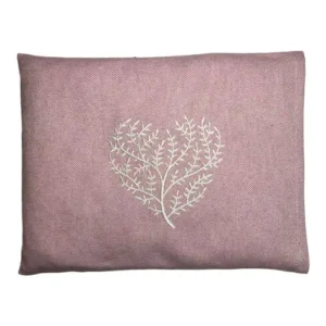 Kirschkernkissen mit waschbarem Bezug, Rechteckig 20*25 cm. Überzug in pflegeleichtem Halbleinen. Farbe rot mit aufgesticktem Lebensbaum in creme personalisiert. Das Wärmekissen ist Aufwärmbar in Mikrowelle oder Backofen, angenehm bei Regelbeschwerden, Menstruationsschmerzen, Verspannungen im Nacken, Erkältungen, Muskelverhärtungen, kalten Füßen