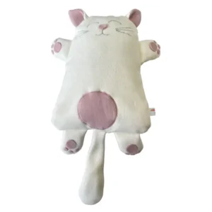 Kuscheltier Katze in Farbe creme. Die Katze hat abstehende Ohren, Pfoten und einen Schweif. Abbildung der Vorderseite. Überzug sowie das Innenkissen sind pflegeleicht waschbar.