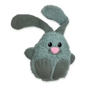 Personalisiertes Kuscheltier Hase mit Namen. Hase in Farbe mint mit abstehenden Ohren. Ins linke Ohr ist der Name Elias mintfärbig eingestickt. Die Gesamtgröße des Kuscheltieres ist 31 cm. Der Körper ist oval und hat zwei dunkle Augen, eine rosa Nase, Barthaare und die Pfoten aus Filz aufgenäht. Die Farbe des Filz ist passend zum Plüschstoff.