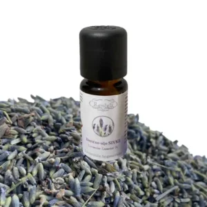 Lavendelöl 10 ml aus getrockneten Biolavendelblüten hergestellt.Das ätherische Öl wirkt entspannend und schlaffördernd. Wird es in der Duftlampe verdampft, beruhigt es bei Stress, Schlafstörungen oder Angstgefühlen. Auch für eine Aromaöl-Massage oder ein wohltuendes Bad kann man es verdünnt gut verwenden.