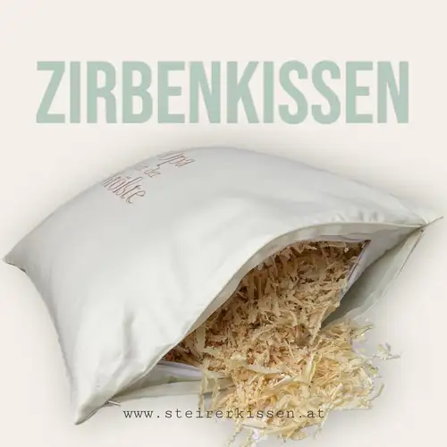 Zirbenkissen aus der Steiermark mit Leinenüberzug. Das Kissen ist geöffnet und das Innenkissen, sowie Zirbenflocken sind erkennbar